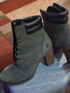 Timberland Women's Olive Green Nubuck Lace-Up Block Heel Boots